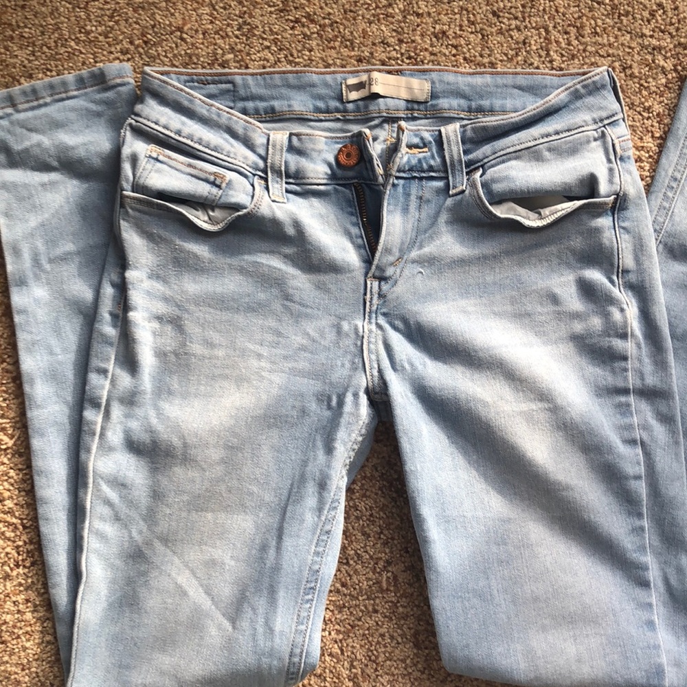 Levi jeans size 28
